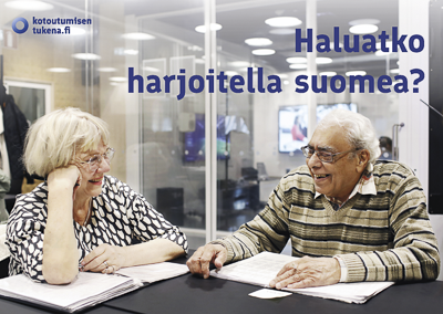 Kuvassa kaksi vanhaa henkilöä keskustelevat pöydän ääressä. Teksti: Haluatko harjoitella suomea? Logo: kotoutumisentukena.fi